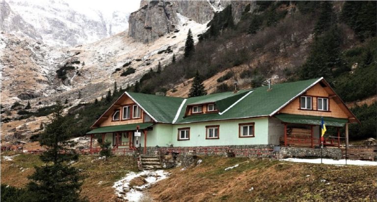 Cazare în Munții Bucegi – Pensiuni, cabane și hoteluri pentru toate gusturile Cazare în Munții Bucegi – Pensiuni, cabane și hoteluri pentru toate gusturile