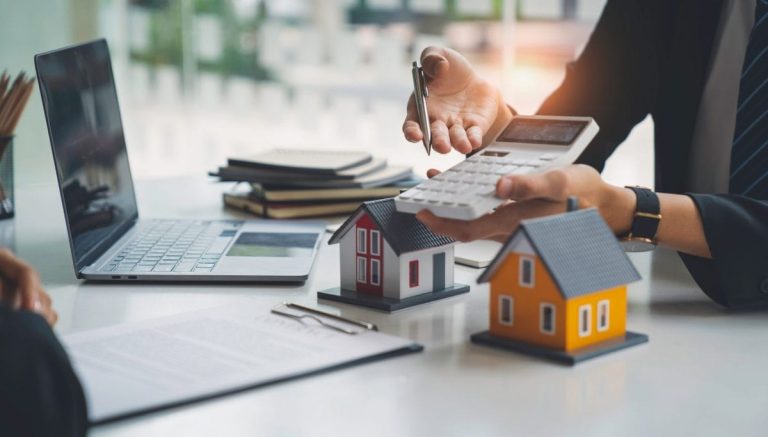 Cele Mai Profitabile Tipuri de Investiții în 2025 – De la Acțiuni la Imobiliare