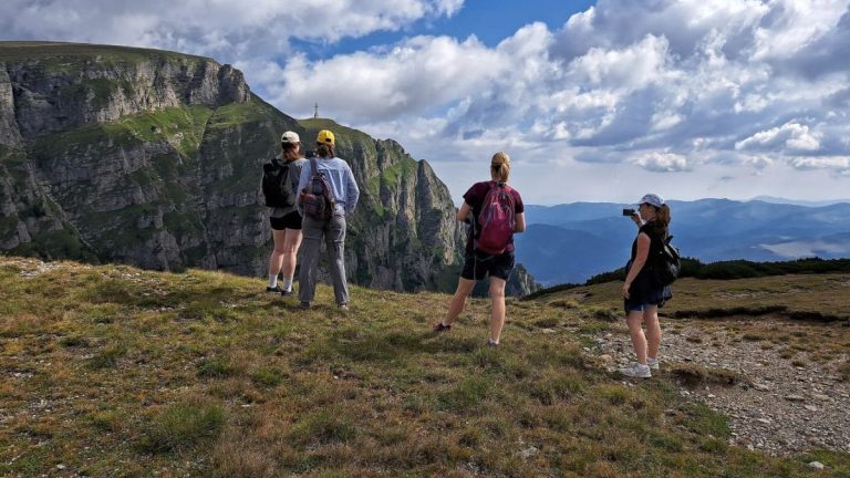 Drumeții în Munții Bucegi – Rute populare și secrete ale muntelui