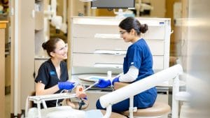 Mituri și Adevăruri Despre Albirea Dentară Profesională