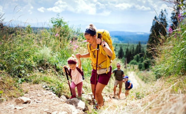 Top 10 Activități în Aer Liber pentru O Vacanță Perfectă în Natură