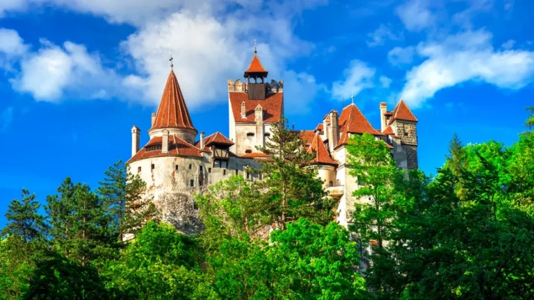 Castele ascunse în Apuseni – locuri mai puțin cunoscute