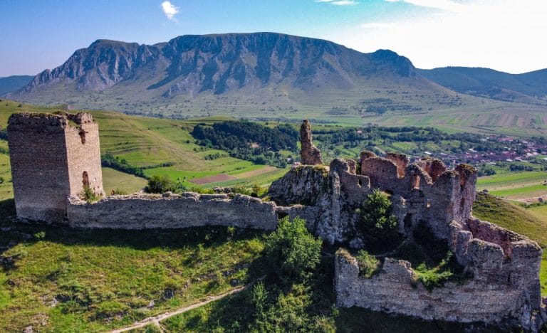 Descoperă România