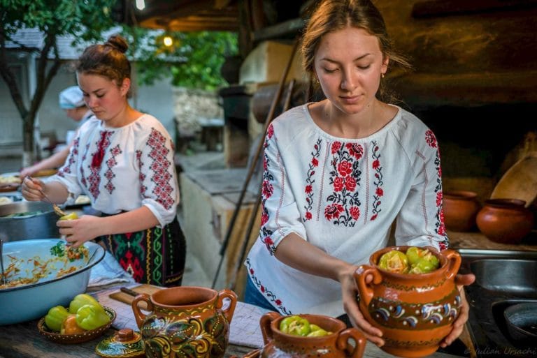 Gastronomia tradițională din Moldova: Top preparate și restaurante de vizitat Gastronomia tradițională din Moldova