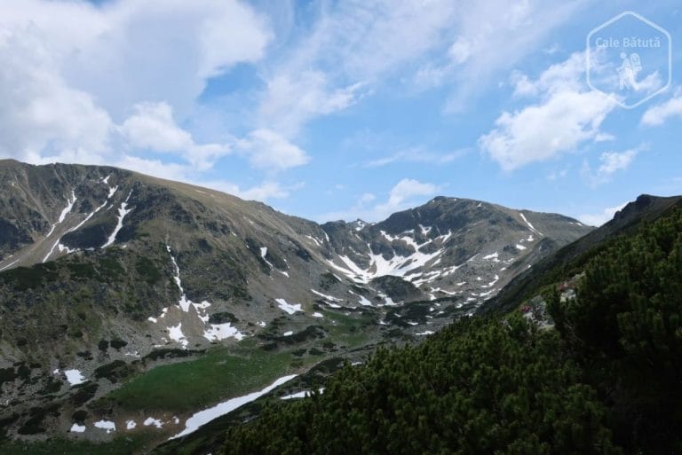 Ghidul complet al traseelor din Munții Parâng – Natură, lacuri și vârfuri de peste 2500 m Ghidul complet al traseelor din Munții Parâng – Natură, lacuri și vârfuri de peste 2500 m