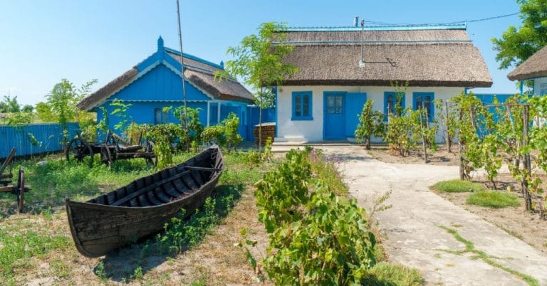 Legendele satului Caraorman și poveștile bătrânilor Legendele satului Caraorman și poveștile bătrânilor