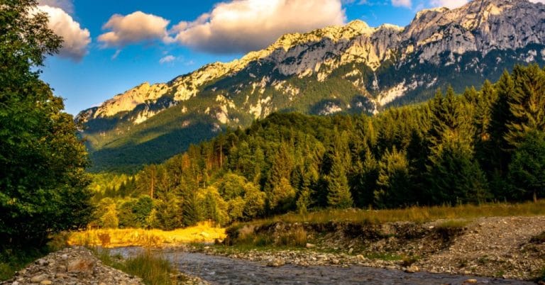 Unde mergi în drumeție dacă ești din Brașov? Top trasee din Bucegi și Piatra Craiului Top trasee din Bucegi și Piatra Craiului