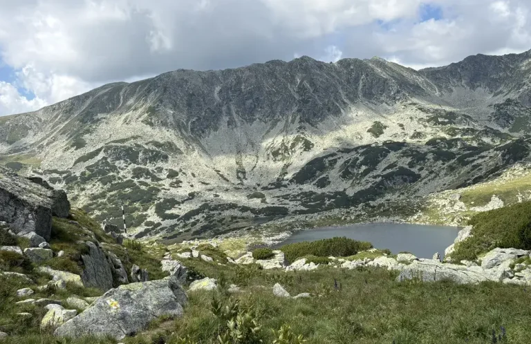 Trasee spectaculoase în Munții Făgăraș: Moldoveanu, Negoiu și creasta completă Trasee spectaculoase în Munții Făgăraș