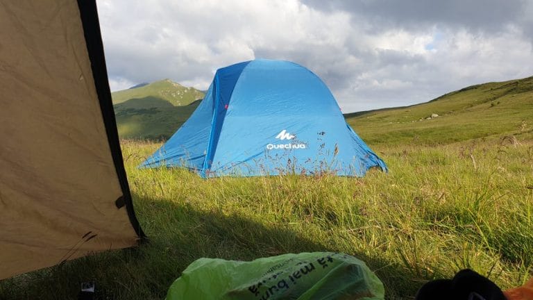 Trekking și Camping în Munții Rodnei: Aventură în Inima Naturii Trekking și camping în Munții Rodnei