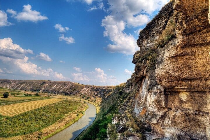 Tururi ghidate în Moldova: Experiențe culturale și naturale de neratat Tururi ghidate în Moldova – Experiențe culturale și naturale