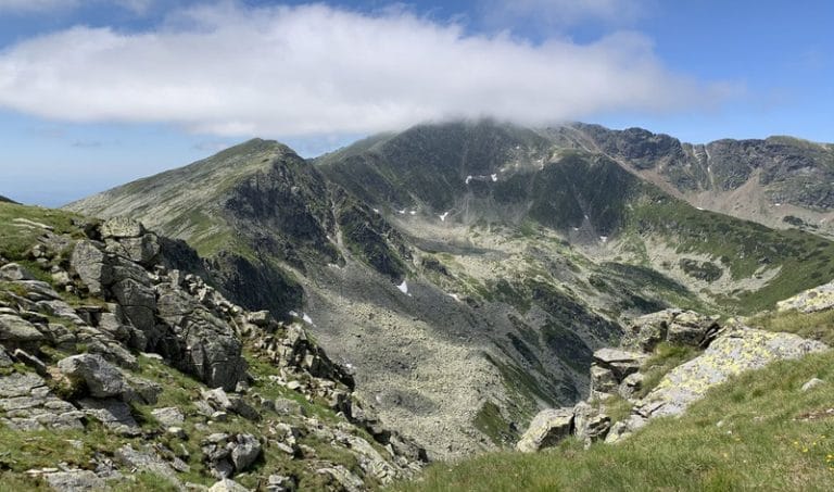 Urcare pe Vârful Parângul Mare – Un traseu spectaculos pentru drumeți dedicați Urcare pe Vârful Parângul Mare – Un traseu spectaculos pentru drumeți dedicați