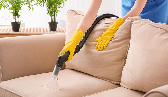 Curățenie generală: transformă-ți locuința într-un spațiu curat, organizat și sănătos couch cleaning process
