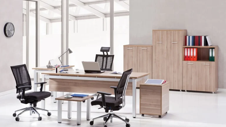 De ce merită să alegi mobilier de dormitor la comandă pentru camere mici? 4..