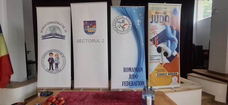 După mutare: contoarele, indexurile și hârtiile care se pierd Bannerele Federatiei Romane de Judo, Sectorului 2 si Scolii Gimnaziale nr. 39
